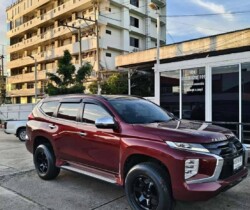 Toyota Fortuner SUV taxi – comfortable long-distance travel